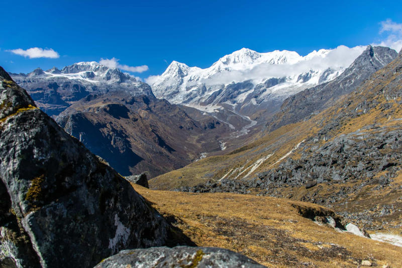 Goechala Pass, India Existing sustainable resources, Issue with the current method, Natural formation, Coming to the surface, Mountain range hot spots, Stimulating serpentinization, Early exploration