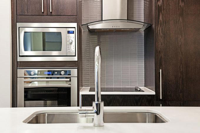 Cleaning with Windex, Plexiglass, Shower doors, Stainless steel, TV or computer screens, Car windshields, Home windows, Granite or marble, Laminate countertop or glass top stove, Dishwasher, Bathtubs