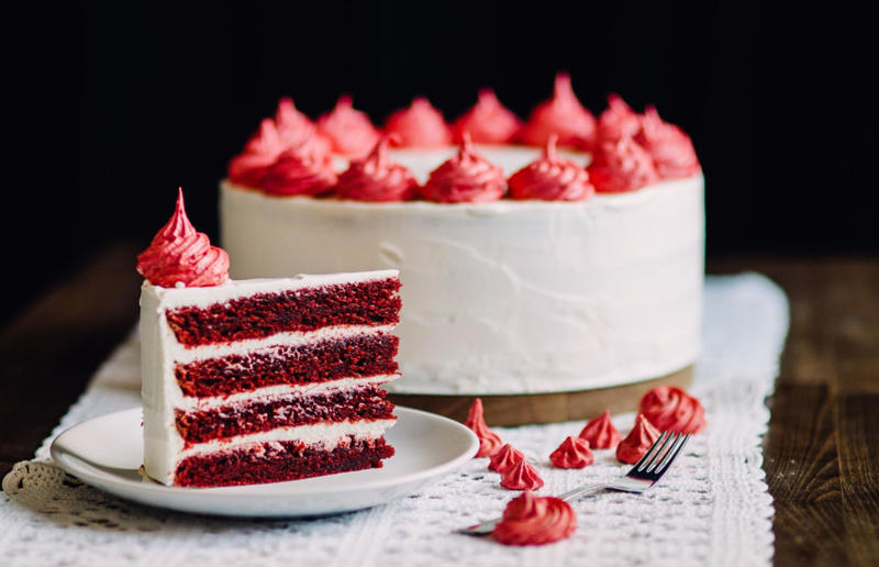 2. Red velvet cake, USA 44. Fondant fancies, England, UK, 43. Castella, Japan, 42. Parkin, England, UK, 41. German chocolate cake, USA, 40. Fraisier, France, 39. Amandine, Romania, 38. Barmbrack, Ireland, 37. Rigó Jancsi, Hungary, 36. Foi thong cake, Thailand, 35. Brigadeiro, Brazil, 34. Hummingbird cake, Jamaica, 33. King cake, USA, 32. Basbousa, Egypt, 31. Dundee cake, Scotland, UK, 30. Angel food cake, USA, 29. Rum cake, Caribbean, 28. Madeira cake, UK, 27. Ice cream cake, various locations, 26. Pineapple upside-down cake, USA, 25. Portokalopita, Greece, 24. Bienenstich, Germany, 23. Persian love cake, Iran, 22. Chajá, Uruguay, 21. Kvæfjordkake, Norway, 20. Tunnel of fudge cake, USA, 19. Malva pudding, South Africa, 18. Jamaican ginger cake, Jamaica and UK, 17. Medovik, Russia, 16. Funfetti cake, USA, 15. Lamingtons, Australia, 14. Battenberg, England, UK, 13. Sachertorte, Austria, 12. Opera cake, France, 11. Maple cake, Canada, 10. Lapis legit, Indonesia, 9. Swiss roll, Central Europe, 8. Banana bread, USA, 7. Lemon drizzle cake, England, UK, 6. Carrot cake, various locations, 5. Schwarzwälder Kirschtorte, Germany, 4. Tres leches cake, Latin America, 3. Victoria sponge, England, UK, 2. Red velvet cake, USA