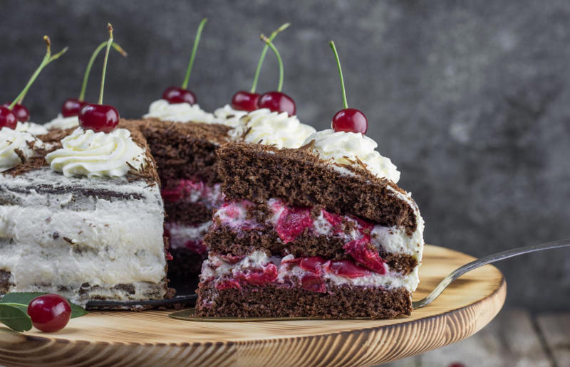5. Schwarzwälder Kirschtorte, Germany 44. Fondant fancies, England, UK, 43. Castella, Japan, 42. Parkin, England, UK, 41. German chocolate cake, USA, 40. Fraisier, France, 39. Amandine, Romania, 38. Barmbrack, Ireland, 37. Rigó Jancsi, Hungary, 36. Foi thong cake, Thailand, 35. Brigadeiro, Brazil, 34. Hummingbird cake, Jamaica, 33. King cake, USA, 32. Basbousa, Egypt, 31. Dundee cake, Scotland, UK, 30. Angel food cake, USA, 29. Rum cake, Caribbean, 28. Madeira cake, UK, 27. Ice cream cake, various locations, 26. Pineapple upside-down cake, USA, 25. Portokalopita, Greece, 24. Bienenstich, Germany, 23. Persian love cake, Iran, 22. Chajá, Uruguay, 21. Kvæfjordkake, Norway, 20. Tunnel of fudge cake, USA, 19. Malva pudding, South Africa, 18. Jamaican ginger cake, Jamaica and UK, 17. Medovik, Russia, 16. Funfetti cake, USA, 15. Lamingtons, Australia, 14. Battenberg, England, UK, 13. Sachertorte, Austria, 12. Opera cake, France, 11. Maple cake, Canada, 10. Lapis legit, Indonesia, 9. Swiss roll, Central Europe, 8. Banana bread, USA, 7. Lemon drizzle cake, England, UK, 6. Carrot cake, various locations, 5. Schwarzwälder Kirschtorte, Germany, 4. Tres leches cake, Latin America, 3. Victoria sponge, England, UK, 2. Red velvet cake, USA