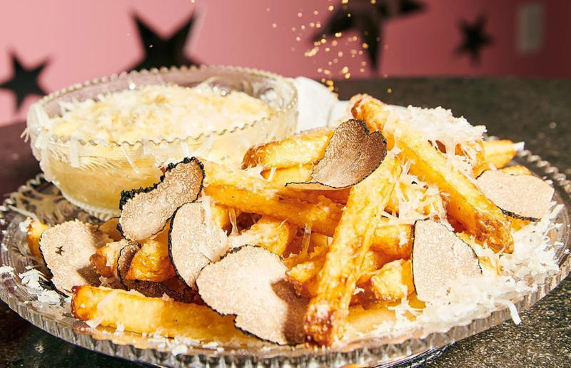 13. World's Most Expensive Fries, Serendipity3, New York City, New York, USA 19. Bennelong sausage roll, Bennelong, Sydney, Australia, 18. The Golden Nugget, COQODAQ, New York City, New York, USA, 17. Hot Dog, Mischa, New York City, New York, USA, 16. Millionaire's Milkshake, Grill 'n' Shake, Cardiff, Wales, UK, 15. Dragon Dog, DougieDog Diner, Vancouver, Canada, 14. Barclay Prime Cheesesteak, Barclay Prime, Philadelphia, Pennsylvania, USA, 13. World's Most Expensive Fries, Serendipity3, New York City, New York, USA, 12. Quintessential Grilled Cheese Sandwich, Serendipity3, New York City, New York, USA, 11. Juuni Ban hot dog, Tokyo Dog, Seattle, Washington, USA, 10. Billion Dollar Popcorn, Berco's Popcorn, Chicago, Illinois, USA, 9. Fried Chicken & Osetra Caviar, Momofuku Noodle Bar, New York City, New York, USA, 8. Golden Opulence Sundae, Serendipity3, New York City, New York, USA, 7. ,000 bagel, Westin New York at Times Square, New York City, New York, USA, 6. Guinness World Record 24k Pizza, Industry Kitchen, New York City, New York, USA, 5. The Golden Boy burger, De Daltons, Voorthuizen, Netherlands, 4. The Posh Pie, The Lord Dudley Hotel, Sydney, Australia, 3. Louis XIII pizza, various locations, Italy, 2. Meat pie, The Fence Gate Inn, Burnley, Lancashire, England, UK