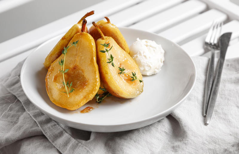 Baked pears in honey Sugary-sweet air fryer treats, Berry crumble, Chocolate fondant, Nectarine galette, Profiteroles, 'Baked' peaches, Strawberry and cream tartlets, Baked pears in honey, S'mores cookies, Cinnamon French toast, Coconut macaroons, Blackened bananas, 'Grilled' pineapple, Banana bread, Amaretti biscuits, Chocolate chip cookies, Oat and raisin bars, Blueberry muffins, Snickerdoodles, Banana chips, Shortbread