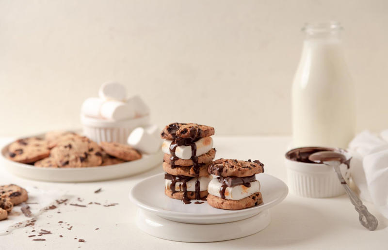 S'mores cookies Sugary-sweet air fryer treats, Berry crumble, Chocolate fondant, Nectarine galette, Profiteroles, 'Baked' peaches, Strawberry and cream tartlets, Baked pears in honey, S'mores cookies, Cinnamon French toast, Coconut macaroons, Blackened bananas, 'Grilled' pineapple, Banana bread, Amaretti biscuits, Chocolate chip cookies, Oat and raisin bars, Blueberry muffins, Snickerdoodles, Banana chips, Shortbread