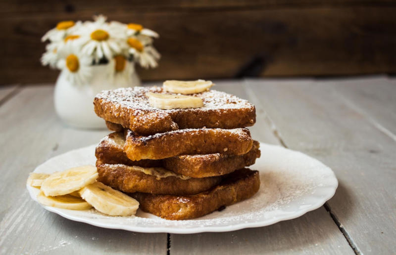 Cinnamon French toast Sugary-sweet air fryer treats, Berry crumble, Chocolate fondant, Nectarine galette, Profiteroles, 'Baked' peaches, Strawberry and cream tartlets, Baked pears in honey, S'mores cookies, Cinnamon French toast, Coconut macaroons, Blackened bananas, 'Grilled' pineapple, Banana bread, Amaretti biscuits, Chocolate chip cookies, Oat and raisin bars, Blueberry muffins, Snickerdoodles, Banana chips, Shortbread