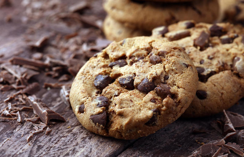 Chocolate chip cookies Sugary-sweet air fryer treats, Berry crumble, Chocolate fondant, Nectarine galette, Profiteroles, 'Baked' peaches, Strawberry and cream tartlets, Baked pears in honey, S'mores cookies, Cinnamon French toast, Coconut macaroons, Blackened bananas, 'Grilled' pineapple, Banana bread, Amaretti biscuits, Chocolate chip cookies, Oat and raisin bars, Blueberry muffins, Snickerdoodles, Banana chips, Shortbread