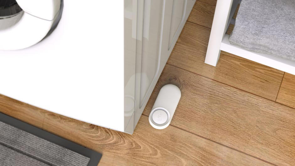 1. Use a portable air conditioner and monitor room temperature carefully, 2. Set a strict curtain schedule for your windows, 3. Replace your HVAC filter and order an inspection, 4. Install leak detectors and monitor for leaks, 5. Keep your outdoor home devices out of direct sunlight, 7. Find cooler alternatives for cooking, 8. Search for electronics to unplug and stop using, 9. Replace your lighting with smart lights, 10. Create easy access to emergency medical services