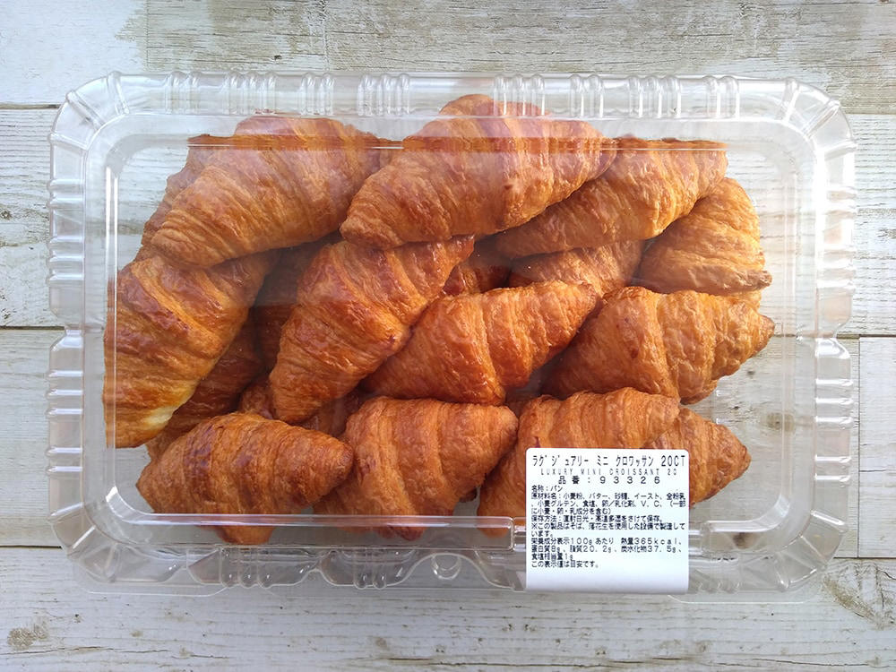 1. やっぱりパーティーは本場のターキーで！ コストコの「スモークターキードラムスティック」, 2. マフィンの新作は甘すぎない大人の味わい！ コストコの「ココアクッキークランブルマフィン」, 3. たっぷり330g入りであったか～い！ コストコの「マッシュルームチキンスープ」, 1位：コストコ通からも人気の「マスカルポーネロール」, 2位：売り切れ続出！コスパ良しな「オートミール」, 3位：冷凍保存もできる「トリプルチーズタルト」, 4位：スーパーの半額で買える「オイコス」, 5位：安いのに柔らかくて美味しい「牛タン」, 6位：コストコ定番スイーツといえば「ストロベリースコップケーキ」, 7位：コストコで10年愛されているロングセラー商品「メキシカンサラダラップ」, 8位：自宅で本格アヒージョを楽しめる「シーフードアヒージョ」, 9位：1個あたり14円！コスパ最強の「ディナーロール」, 10位：ボリューム満点の「ビーフガーリックバターライス」, 1位：一家に一個の必須アイテム「オキシクリーン」, 2位：用途に合わせて選べる「ジップロック」, 3位：コストコの代名詞！選べる大中小「コストコ くま ぬいぐるみ」, 4位：コスパ良し！ママに嬉しい「ベビーワイプ」, 5位：口内環境を整える「リステリン・マウスウォッシュ」, 6位：密閉力抜群！ラップより使える「プレスンシール」, 7位：大容量が嬉しい「カークランド・流せるウェットティッシュ」, 8位：ひも付きでまとめやすい「カークランドシグネチャーひも付きゴミ袋」, 9位：少しの量でもしっかり洗浄「エコベール（食器用洗剤）」, 10位：スーパーよりコスパ良く購入できる「フィニッシュ（食洗機用洗剤）」, 専門家イチオシストが注目！コストコの新規トピックス＆流行予想, 1. 全長236cm！ コストコの代名詞「巨大くまのぬいぐるみ」, 2.【パーティーの主役】見た目も豪華なハーフシートケーキのカスタム術, 3.【隠れた名品】冷凍庫に常備したい！「ポテトハットグ」, 1位：イワキ パック＆レンジ 200ml 耐熱ガラス保存容器, 2位：トフィー 電子レンジ用 グリルパン, 3位：小分け術でコスト効率化！「ジップロック」, プルコギビーフ：小分け冷凍方法（1回分ずつ平たく）＆アレンジ例, ハイローラー：冷凍不向きでも“焼く”アレンジで別のおいしさに, ロティサリーチキン：骨でスープを取る裏技, オイコスヨーグルト：低カロリー・高タンパク＋冷凍アレンジ, オーガニックバナナ：認証＆追熟のコツ, オーツミール：ダイエット食品としての高コスパ, 1．フルーツのパワーでお肉が柔らか！ リピーター続出の「プルコギビーフ」, 2．やわらかくて美味しい「さくらどりもも肉」, 3．生のまま空輸されているため味も食感も抜群の「アトランティックサーモン」, 1.コストコの「ハムレットチョコクリスピー」は圧倒的にコスパが良い！, 2．コストコの「マドレーヌ」は20個入りの大容量！ 冷凍保存もOK, 3．見た目もかわいいココナッツ度高めのチョコ「ラファエロ」, 1．定番大人気！コストコの「ティラミス・ドルチェ」, 2．コストコの定番チーズケーキ「トリプルチーズタルト」がリニューアル！, 3．冷凍保存でストック！コストコの人気ワッフル「ミルキャンプ」, 4．オンライン予約も！コストコ「ハーフシートケーキ」, 1．高級感あふれるサクサク食感の「ラグジュアリーミニクロワッサン」, 2．リピ買い続出！ 大容量でお得な「パンオショコラサヴール」, 3．きめ細かくふわふわの食感でアレンジも豊富な「ミルクブレッド」, 4．知らない人がいないほど大人気の定番商品「ディナーロール」, 5．食品ランキング1位の実力！ コストコの「マスカルポーネロール」が絶品, 6．もっちり食感で大人気！コストコの「ベーグル」, 1．コストコの「ロティサリーチキン」はコスパ抜群でパーティーに最適！, 2．大人気ロングセラー！ コストコの「メキシカンサラダラップ」, 3．フードコートで人気のコストコ「チーズバーガー」, 1．ディナーロールだけじゃない？ コストコの「マスカルポーネロール」が絶品, 2.小分けのオリーブオイル「ALCALA minioliva」で新鮮な料理を, 2.ダイエット中のおやつに！丸ごとしいたけの「シイタケマッシュルームクリスプ」, 1．ヨーグルト「オイコス」はコストコで買うのがお得！, 2．コストコの「種なしぶどう」は甘いと評判！たっぷりお買い得, 3．コストコの「メニセーズ プチパン」は常温で保存もできる本格パン！, 1．見た目もかわいい！コストコのはちみつ「ハニーベア」, 2．コストコの「ミックスナッツ」は魅惑のおつまみ！, 3．コストコの巨大「チェダーチーズ」は用途イロイロで便利！, 1．コストコで買えるスタバのコーヒー「エスプレッソブレンド」, 2．健康にもいいコストコのオーガニック商品「ルイボスティー」, 3．コストコで大人気のお酢系ドリンク「美酢」, 1．厚みがあって丈夫な「バウンティ」の使い道はさまざま, 2．食品の保存に欠かせない「ジップロック」はスライダーがおすすめ, 3．超優秀なコストコの大判「レジャーシート」, 無添加で栄養豊富！ ダイエットにも活用できる「クエーカーグラノーラ」, アレンジレシピが豊富で朝にも大活躍してくれる「韓国のりフレーク」, 海外風クッキーが焼けておうち時間を楽しく過ごせる「クッキードゥ」, 【活用ルール1】冷凍できる商品はすべてコストコで買え！, 【活用ルール2】お気に入りのブランドにこだわり過ぎるな！, 【活用ルール3】圧倒的にお得な商品は、絶対にコストコで買え！, コストコの会員種別と年会費, リワードとコスト効率化のノウハウ, 【2025年12月】今週（週末）限定で値下げされている特にお得な商品はありますか？, コストコの食品で、一人暮らしや少人数家庭が損をしないための「3つの原則」とは何ですか？, ランキング1位のマスカルポーネロール（パン）を無駄なく消費するための冷凍・保存術を教えてください。, ランキング1位の日用品「オキシクリーン」以外に、リピートすべき高コスパな日用品は何ですか？, ロティサリーチキン（惣菜）を最後まで食べきるための骨の活用方法を教えてください。, コストコでしか買えない、SNSで話題の「隠れ人気スイーツ」は何ですか？, コストコのプライベートブランド（カークランドシグネチャー）が安くて高品質な理由は何ですか？, 冷凍食品で特におすすめの「時短調理グルメ」は何ですか？, コストコで購入できるキッチン用品の中で、特に買ってよかったものは何ですか？, コストコオンライン通販は、会員ではない人でも利用できますか？