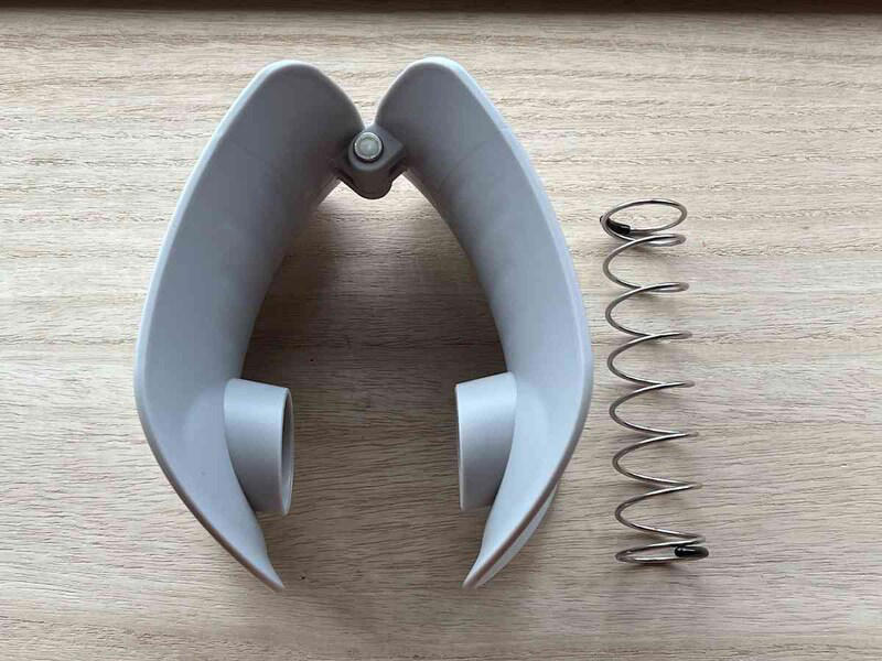 ダイソーの「内転筋トレーニング器」は足のももの内側の筋肉、大胸筋を鍛えられるエクササイズグッズ, ダイソーの「内転筋トレーニング器」の値段は？ 価格・コスパ, ダイソーの「内転筋トレーニング器」の組み立て方＆使い方, ダイソーの「内転筋トレーニング器」の使用上の注意