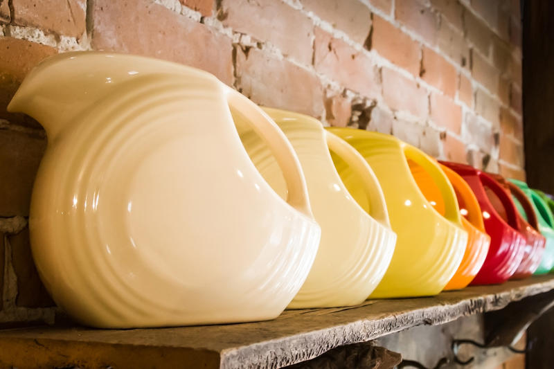 Antique dinnerware, Typewriter, Antique glassware, Beanie Babies, Antique toys, American Girl dolls, Designer clothes, Rare comic books, Mid-century modern furniture, Vinyl records, Old paintings, Old stereo equipment, Sports memorabilia, Perfume bottles, Retro clothing, VHS tapes, Sports cards, Vintage Pyrex, Sneakers