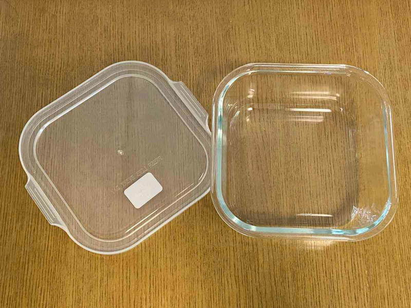 110円（税込）から購入できる圧倒的な安さ, 2.ダイソーのタッパーは容器の大きさ・種類も豊富で便利, 3.耐熱・耐冷性に優れさまざまな場面で使える, ダイソーのタッパーに関する良い口コミ, ダイソーのタッパーに関する悪い口コミ, 1.100均ダイソーのタッパー「楽ちんパックスクエア」は使い勝手抜群で洗いやすい！, 2.100均ダイソーのタッパー「レクタングルシール500」は密封性が優秀 , 3.100均ダイソーのタッパー「レクタングルシール1200」はおかず保存に便利な大きいサイズ , 4.100均ダイソーのタッパー「ガラスポット」は密閉に優れる, 5.100均ダイソーのタッパー「口の広いガラスポット」はピクルスに重宝 , 6.100均ダイソーのタッパー「キッチンフィット2クリア」は魚の温めに便利 , 7.100均ダイソーのタッパー「プチコンテナ」は細々とした食材の保存に！, 8.100均ダイソーのタッパー「レンジパック（エア弁付き）」はご飯の保存におすすめ, 9.100均ダイソーのタッパー「楽ちんパック浅型」は冷凍＆電子レンジOKの薄型タイプ , 10.100均ダイソーのタッパー「中身が見えるキャニスター」は透明度＆密封性◎, 11.100均ダイソーのタッパー「保存容器としても使えるお弁当箱」は液漏れしにくい！ , 12.100均ダイソーのタッパー「耐熱ガラス食器（正方形800ml）」はオーブンOK！カレーやキムチにも◎, 13.100均ダイソーのタッパー「クリアパック（300mL、3個）」は重ねられる！ , 14.100均ダイソーのタッパー「立てて置ける保存容器 小分け」, 15.100均ダイソーのタッパー「新鮮レンジパック、ロックタイプ（トイ・ストーリー）」はキャラクターデザインがかわいい, 16.100均ダイソーのタッパー「ミニパック角4P 100ml×4」は薄型ミニサイズの可愛い保存容器 , ダイソーでは底が深いタイプのタッパーもある？, ダイソーのタッパーの売り場はどこ？, ダイソーには電子レンジでパスタを作れるタッパーもある？, ダイソーでは洗いやすいタッパーはある？, ダイソーにはおにぎり用のタッパー・ケースもある？, ダイソーにはきゅうりの漬物を作れるタッパーもある？, ダイソーには折りたたみ可能なタッパーもある？