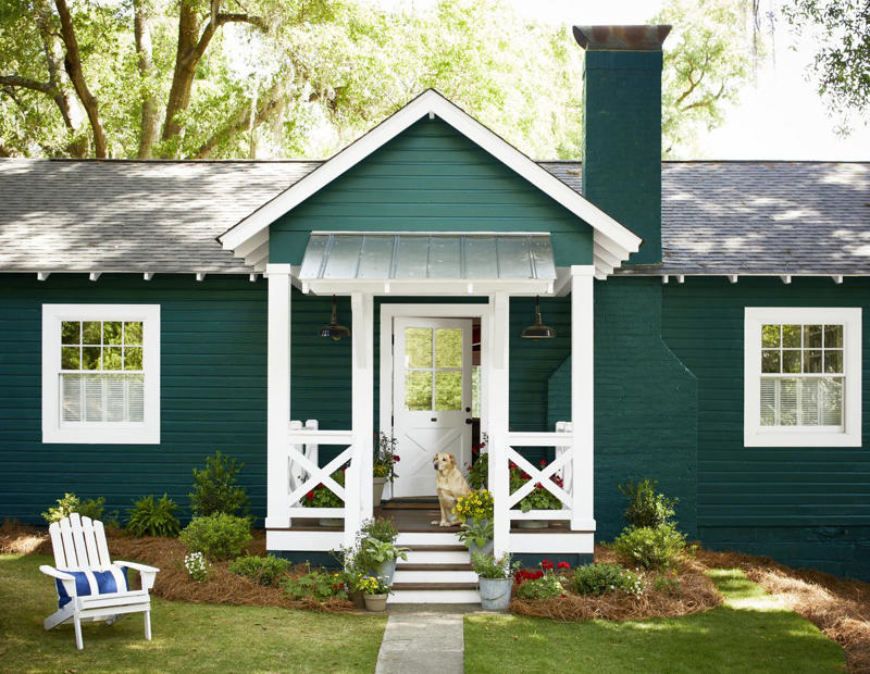 ADIRONDACK FRAMES, VINTAGE LUGGAGE, CRAFT STICK LAMPS, TWIN BEDS (OF COURSE), LEAF MOTIFS, TWO-SEATER TABLES, BANDANA BUNTING, CRISP GREEN PAINT, CANOE PADDLES , PICTURES &amp; POSTCARDS