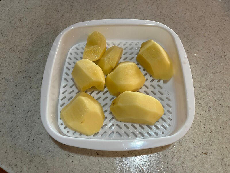 セリア「レンジ蒸器」のサイズ・値段, 【100均セリアの蒸し器のレシピ】「レンジ蒸器」でかんたん！ ほくほくじゃがいも＋切り干し大根, セリア「レンジ蒸器」のサイズ・値段, 【100均セリアの蒸し器のレシピ】「レンジ蒸器」で作る冷凍かぼちゃのサラダ, 【100均】セリアの蒸し器の売り場はどこ？ 売り切れ？, 【100均】セリアの蒸し器はステンレス製などフライパン対応の「蒸し器プレート」はある？, 【100均】セリアには蒸し器以外に、せいろ蒸しに使える「せいろ」はある？ 肉まんを蒸せる？