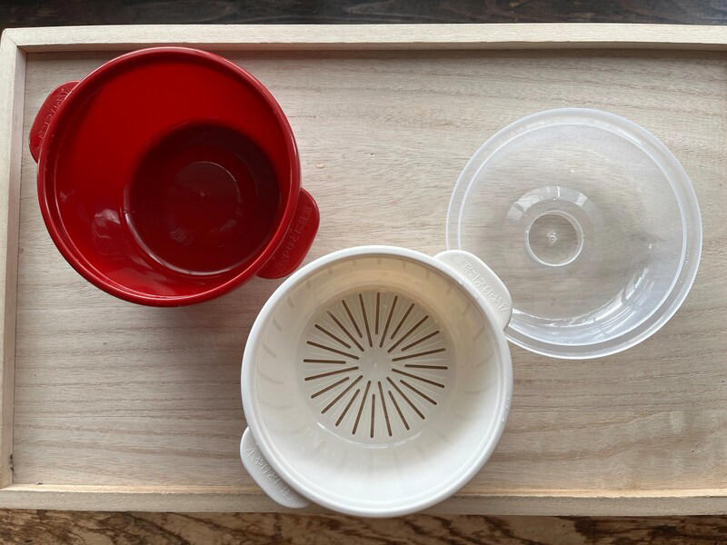 セリア「レンジ蒸器」のサイズ・値段, 【100均セリアの蒸し器のレシピ】「レンジ蒸器」でかんたん！ ほくほくじゃがいも＋切り干し大根, セリア「レンジ蒸器」のサイズ・値段, 【100均セリアの蒸し器のレシピ】「レンジ蒸器」で作る冷凍かぼちゃのサラダ, 【100均】セリアの蒸し器の売り場はどこ？ 売り切れ？, 【100均】セリアの蒸し器はステンレス製などフライパン対応の「蒸し器プレート」はある？, 【100均】セリアには蒸し器以外に、せいろ蒸しに使える「せいろ」はある？ 肉まんを蒸せる？