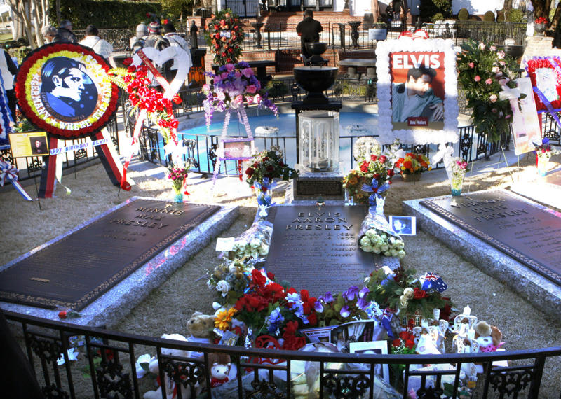 Princess Diana, Elvis Presley, Oscar Wilde, Jim Morrison, John Lennon, Jimi Hendrix, Bob Marley, Karl Marx, William Shakespeare, Queen Elizabeth I, Mozart, Beethoven, and Schubert, Napoleon Bonaparte, Joseph Severn