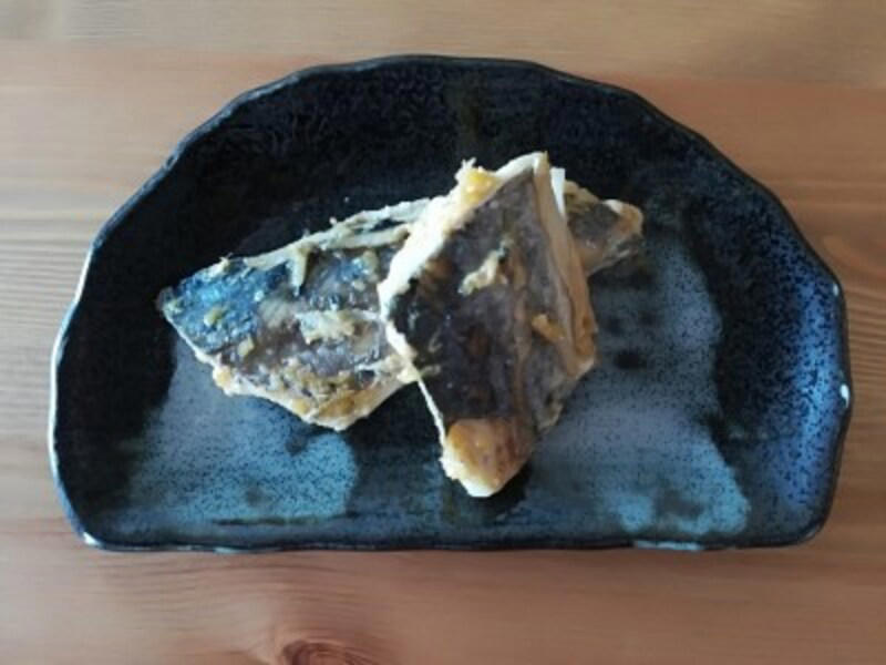【業務スーパーの冷凍魚のおすすめポイント】大容量でコスパ最強！, 【業務スーパーの冷凍魚のおすすめポイント】切り身で保存期間が長く、冷凍庫に常備しておける！, 【業務スーパーの冷凍魚のおすすめポイント】骨なし魚でラクラク調理できてかんたん！ 家事の時短に, 業務スーパーの冷凍魚「骨とりサワラ」の内容量・値段, 業務スーパーの冷凍魚「骨とりサワラ」のカロリー・栄養成分, 業務スーパーの冷凍魚「骨とりサワラ」の賞味期限, 業務スーパーの冷凍魚「骨とりサワラ」の解凍方法, 業務スーパーの冷凍魚「骨とりサワラ」の味わいレビュー, レシピ1：サワラの照り焼き, レシピ2：サワラのみそ焼き, 業務スーパーの冷凍魚「塩さば切身」の内容量・値段, 業務スーパーの冷凍魚「塩さば切身」の原材料・原産国, 業務スーパーの冷凍魚「塩さば切身」のカロリー・栄養成分（目安）, 業務スーパーの冷凍魚「塩さば切身」の賞味期限, 業務スーパーの冷凍魚「塩さば切身」の解凍方法, 業務スーパーの冷凍魚「塩さば切身」の味わいレビュー, 業務スーパーの冷凍魚「トロサーモン」の内容量・値段,  業務スーパーの冷凍魚「トロサーモン」の原材料・原産国, 業務スーパーの冷凍魚「トロサーモン」のカロリー・栄養成分表示（推定値）, 業務スーパーの冷凍魚「トロサーモン」の賞味期限, 業務スーパーの冷凍魚「トロサーモン」の解凍方法, 業務スーパーの冷凍魚「トロサーモン」の味は魅力的, レシピ1：サーモンオープンサンド, レシピ2：サーモンサラダ, レシピ3：サーモン丼, 【業務スーパーの冷凍魚のおすすめ】「骨とり赤魚 切身」, 【業務スーパーの冷凍魚のおすすめ】「骨とりタラ切身」, 【業務スーパーの冷凍魚のおすすめ】「カナダわかさぎ」, 【業務スーパーの冷凍魚のおすすめ】「フライパンで調理ができる真ほっけ」, 業務スーパーの「冷凍魚」はまずい？おいしい？, 業務スーパーの「冷凍魚」は煮付けも作れる？,  業務スーパーの「冷凍魚」は国産が少ないけれど安全性は？, 業務スーパーの「冷凍魚」は電子レンジで解凍もできる？, 業務スーパーの冷凍魚「ティラピア」は売ってる？