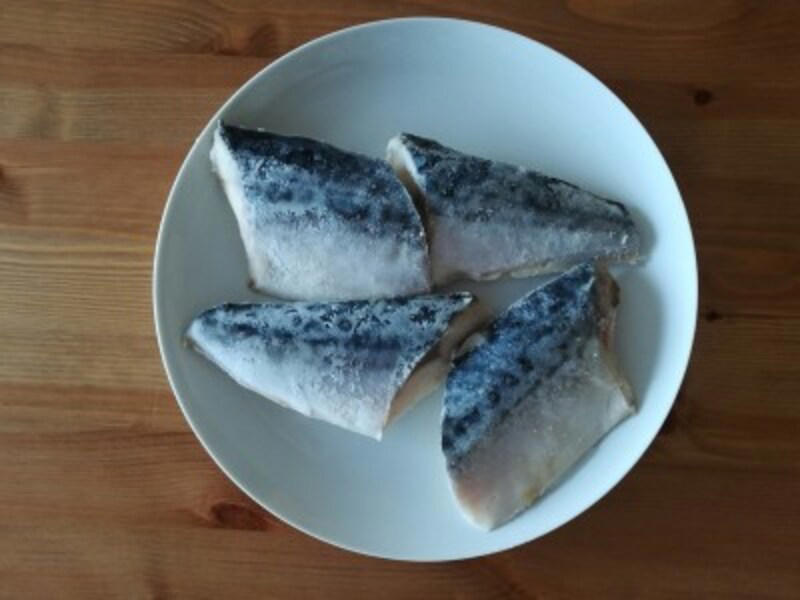 【業務スーパーの冷凍魚のおすすめポイント】大容量でコスパ最強！, 【業務スーパーの冷凍魚のおすすめポイント】切り身で保存期間が長く、冷凍庫に常備しておける！, 【業務スーパーの冷凍魚のおすすめポイント】骨なし魚でラクラク調理できてかんたん！ 家事の時短に, 業務スーパーの冷凍魚「骨とりサワラ」の内容量・値段, 業務スーパーの冷凍魚「骨とりサワラ」のカロリー・栄養成分, 業務スーパーの冷凍魚「骨とりサワラ」の賞味期限, 業務スーパーの冷凍魚「骨とりサワラ」の解凍方法, 業務スーパーの冷凍魚「骨とりサワラ」の味わいレビュー, レシピ1：サワラの照り焼き, レシピ2：サワラのみそ焼き, 業務スーパーの冷凍魚「塩さば切身」の内容量・値段, 業務スーパーの冷凍魚「塩さば切身」の原材料・原産国, 業務スーパーの冷凍魚「塩さば切身」のカロリー・栄養成分（目安）, 業務スーパーの冷凍魚「塩さば切身」の賞味期限, 業務スーパーの冷凍魚「塩さば切身」の解凍方法, 業務スーパーの冷凍魚「塩さば切身」の味わいレビュー, 業務スーパーの冷凍魚「トロサーモン」の内容量・値段,  業務スーパーの冷凍魚「トロサーモン」の原材料・原産国, 業務スーパーの冷凍魚「トロサーモン」のカロリー・栄養成分表示（推定値）, 業務スーパーの冷凍魚「トロサーモン」の賞味期限, 業務スーパーの冷凍魚「トロサーモン」の解凍方法, 業務スーパーの冷凍魚「トロサーモン」の味は魅力的, レシピ1：サーモンオープンサンド, レシピ2：サーモンサラダ, レシピ3：サーモン丼, 【業務スーパーの冷凍魚のおすすめ】「骨とり赤魚 切身」, 【業務スーパーの冷凍魚のおすすめ】「骨とりタラ切身」, 【業務スーパーの冷凍魚のおすすめ】「カナダわかさぎ」, 【業務スーパーの冷凍魚のおすすめ】「フライパンで調理ができる真ほっけ」, 業務スーパーの「冷凍魚」はまずい？おいしい？, 業務スーパーの「冷凍魚」は煮付けも作れる？,  業務スーパーの「冷凍魚」は国産が少ないけれど安全性は？, 業務スーパーの「冷凍魚」は電子レンジで解凍もできる？, 業務スーパーの冷凍魚「ティラピア」は売ってる？