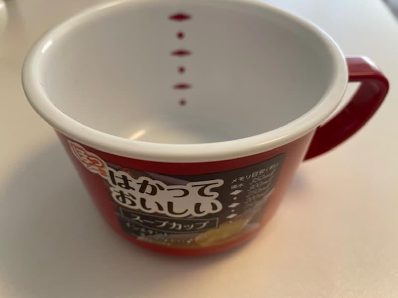 セリアのスープカップの良い口コミ, セリアのスープカップの悪い口コミ, 電子レンジ対応「フタ付きスープマグ」, 耐熱で目盛り付き「スープカップ」, ホーロー風「ボウルS ホワイト」, セリアのスープカップの売り場はどこ？