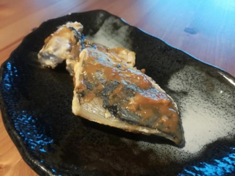 【業務スーパーの冷凍魚のおすすめポイント】大容量でコスパ最強！, 【業務スーパーの冷凍魚のおすすめポイント】切り身で保存期間が長く、冷凍庫に常備しておける！, 【業務スーパーの冷凍魚のおすすめポイント】骨なし魚でラクラク調理できてかんたん！ 家事の時短に, 業務スーパーの冷凍魚「骨とりサワラ」の内容量・値段, 業務スーパーの冷凍魚「骨とりサワラ」のカロリー・栄養成分, 業務スーパーの冷凍魚「骨とりサワラ」の賞味期限, 業務スーパーの冷凍魚「骨とりサワラ」の解凍方法, 業務スーパーの冷凍魚「骨とりサワラ」の味わいレビュー, レシピ1：サワラの照り焼き, レシピ2：サワラのみそ焼き, 業務スーパーの冷凍魚「塩さば切身」の内容量・値段, 業務スーパーの冷凍魚「塩さば切身」の原材料・原産国, 業務スーパーの冷凍魚「塩さば切身」のカロリー・栄養成分（目安）, 業務スーパーの冷凍魚「塩さば切身」の賞味期限, 業務スーパーの冷凍魚「塩さば切身」の解凍方法, 業務スーパーの冷凍魚「塩さば切身」の味わいレビュー, 業務スーパーの冷凍魚「トロサーモン」の内容量・値段,  業務スーパーの冷凍魚「トロサーモン」の原材料・原産国, 業務スーパーの冷凍魚「トロサーモン」のカロリー・栄養成分表示（推定値）, 業務スーパーの冷凍魚「トロサーモン」の賞味期限, 業務スーパーの冷凍魚「トロサーモン」の解凍方法, 業務スーパーの冷凍魚「トロサーモン」の味は魅力的, レシピ1：サーモンオープンサンド, レシピ2：サーモンサラダ, レシピ3：サーモン丼, 【業務スーパーの冷凍魚のおすすめ】「骨とり赤魚 切身」, 【業務スーパーの冷凍魚のおすすめ】「骨とりタラ切身」, 【業務スーパーの冷凍魚のおすすめ】「カナダわかさぎ」, 【業務スーパーの冷凍魚のおすすめ】「フライパンで調理ができる真ほっけ」, 業務スーパーの「冷凍魚」はまずい？おいしい？, 業務スーパーの「冷凍魚」は煮付けも作れる？,  業務スーパーの「冷凍魚」は国産が少ないけれど安全性は？, 業務スーパーの「冷凍魚」は電子レンジで解凍もできる？, 業務スーパーの冷凍魚「ティラピア」は売ってる？