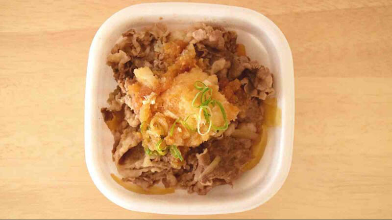 【すき家の美味しいおすすめランキング1位】アレンジ・カスタムしやすい王道シンプルな「牛丼」114pts, 【すき家の美味しいおすすめランキング2位】チーズ好きにはたまらない！ 「とろ～り3種のチーズ牛丼」111pts, 【すき家の美味しいおすすめランキング3位】酸味が効いてあっさりとした味わいの「鬼おろしポン酢牛丼」90pts, 【すき家の美味しいおすすめランキング4位】高菜たっぷり！ ピリ辛がおいしい「高菜明太マヨ牛丼」78pts, 【すき家の美味しいおすすめランキング5位】青ねぎたっぷり！ ピリ辛で食欲が増す「ねぎ玉牛丼」66pts, 【すき家の美味しいおすすめランキング6位】わさびがアクセントのシンプルな味わい「わさび山かけ牛丼」39pts, 【すき家の美味しいおすすめランキング7位】【期間限定】辛いもの好きにおすすめの「ねぎキムチ牛丼」30pts＜終了＞, 【すき家の美味しいおすすめランキング8位】食感が楽しい＆さっぱりの「かつぶしオクラ牛丼」18pts, 【すき家の美味しいおすすめランキング9位】ヘルシーな「とろ～り3種のチーズ牛丼ライト」15pts, 【すき家の美味しいおすすめランキング9位】【期間・店舗限定】秋冬の定番人気メニュー「牛すき鍋定食」15pts, 【すき家の美味しいおすすめランキング11位】野菜の甘みとだしの旨みが効いた「旨だしとりそぼろ丼」12pts, 【すき家の美味しいおすすめランキング12位】【期間限定】ピリ辛にまろやかさをプラス「おんたまねぎキムチ牛丼」9pts＜終了＞, 【すき家の美味しいおすすめランキング13位】20種類以上のスパイスが効いた「チーズ牛カレー」6pts, 1位：味噌の風味が濃く体も温まる「とん汁」108pts, 2位：箸休めに最適！ 「おしんこ」24pts, 3位：【店舗限定】お得感のある価格の「からあげ」15pts, 3位：安定の汁もの「みそ汁」15pts, 5位：どんなメニューにも合う！ 優秀トッピング「たまご」12pts, すき家の朝食・朝定食のおすすめメニューは何？, すき家で子供におすすめのセットメニューはある？, すき家の牛丼のおすすめカスタムは？, 裏メニューの特大サイズ「キング牛丼」とは？, すき家のおすすめは何時？ いちばんおいしく食べられるのは時間帯は？, すき家の牛丼でいちばんコスパのいいおすすめ商品は？