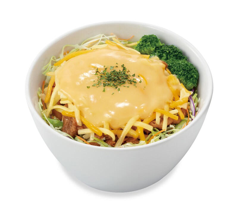 【すき家の美味しいおすすめランキング1位】アレンジ・カスタムしやすい王道シンプルな「牛丼」114pts, 【すき家の美味しいおすすめランキング2位】チーズ好きにはたまらない！ 「とろ～り3種のチーズ牛丼」111pts, 【すき家の美味しいおすすめランキング3位】酸味が効いてあっさりとした味わいの「鬼おろしポン酢牛丼」90pts, 【すき家の美味しいおすすめランキング4位】高菜たっぷり！ ピリ辛がおいしい「高菜明太マヨ牛丼」78pts, 【すき家の美味しいおすすめランキング5位】青ねぎたっぷり！ ピリ辛で食欲が増す「ねぎ玉牛丼」66pts, 【すき家の美味しいおすすめランキング6位】わさびがアクセントのシンプルな味わい「わさび山かけ牛丼」39pts, 【すき家の美味しいおすすめランキング7位】【期間限定】辛いもの好きにおすすめの「ねぎキムチ牛丼」30pts＜終了＞, 【すき家の美味しいおすすめランキング8位】食感が楽しい＆さっぱりの「かつぶしオクラ牛丼」18pts, 【すき家の美味しいおすすめランキング9位】ヘルシーな「とろ～り3種のチーズ牛丼ライト」15pts, 【すき家の美味しいおすすめランキング9位】【期間・店舗限定】秋冬の定番人気メニュー「牛すき鍋定食」15pts, 【すき家の美味しいおすすめランキング11位】野菜の甘みとだしの旨みが効いた「旨だしとりそぼろ丼」12pts, 【すき家の美味しいおすすめランキング12位】【期間限定】ピリ辛にまろやかさをプラス「おんたまねぎキムチ牛丼」9pts＜終了＞, 【すき家の美味しいおすすめランキング13位】20種類以上のスパイスが効いた「チーズ牛カレー」6pts, 1位：味噌の風味が濃く体も温まる「とん汁」108pts, 2位：箸休めに最適！ 「おしんこ」24pts, 3位：【店舗限定】お得感のある価格の「からあげ」15pts, 3位：安定の汁もの「みそ汁」15pts, 5位：どんなメニューにも合う！ 優秀トッピング「たまご」12pts, すき家の朝食・朝定食のおすすめメニューは何？, すき家で子供におすすめのセットメニューはある？, すき家の牛丼のおすすめカスタムは？, 裏メニューの特大サイズ「キング牛丼」とは？, すき家のおすすめは何時？ いちばんおいしく食べられるのは時間帯は？, すき家の牛丼でいちばんコスパのいいおすすめ商品は？