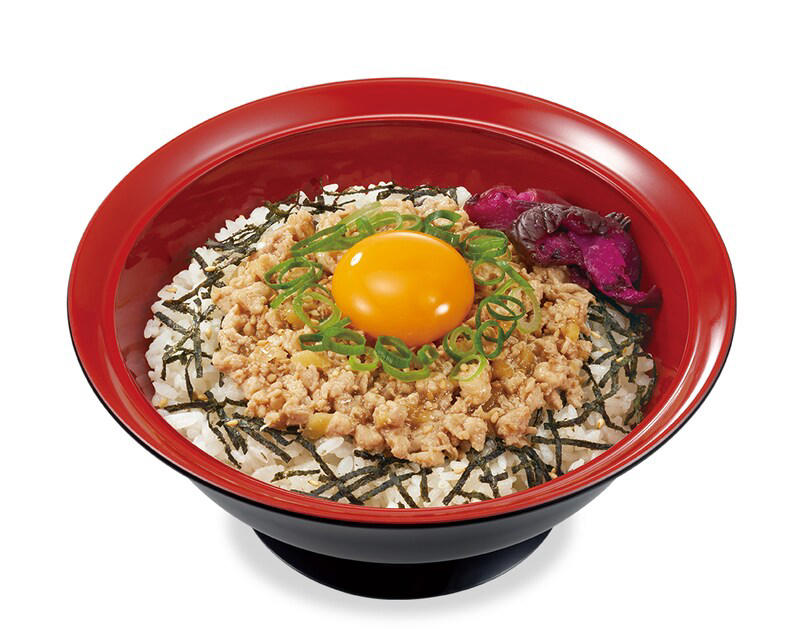 【すき家の美味しいおすすめランキング1位】アレンジ・カスタムしやすい王道シンプルな「牛丼」114pts, 【すき家の美味しいおすすめランキング2位】チーズ好きにはたまらない！ 「とろ～り3種のチーズ牛丼」111pts, 【すき家の美味しいおすすめランキング3位】酸味が効いてあっさりとした味わいの「鬼おろしポン酢牛丼」90pts, 【すき家の美味しいおすすめランキング4位】高菜たっぷり！ ピリ辛がおいしい「高菜明太マヨ牛丼」78pts, 【すき家の美味しいおすすめランキング5位】青ねぎたっぷり！ ピリ辛で食欲が増す「ねぎ玉牛丼」66pts, 【すき家の美味しいおすすめランキング6位】わさびがアクセントのシンプルな味わい「わさび山かけ牛丼」39pts, 【すき家の美味しいおすすめランキング7位】【期間限定】辛いもの好きにおすすめの「ねぎキムチ牛丼」30pts＜終了＞, 【すき家の美味しいおすすめランキング8位】食感が楽しい＆さっぱりの「かつぶしオクラ牛丼」18pts, 【すき家の美味しいおすすめランキング9位】ヘルシーな「とろ～り3種のチーズ牛丼ライト」15pts, 【すき家の美味しいおすすめランキング9位】【期間・店舗限定】秋冬の定番人気メニュー「牛すき鍋定食」15pts, 【すき家の美味しいおすすめランキング11位】野菜の甘みとだしの旨みが効いた「旨だしとりそぼろ丼」12pts, 【すき家の美味しいおすすめランキング12位】【期間限定】ピリ辛にまろやかさをプラス「おんたまねぎキムチ牛丼」9pts＜終了＞, 【すき家の美味しいおすすめランキング13位】20種類以上のスパイスが効いた「チーズ牛カレー」6pts, 1位：味噌の風味が濃く体も温まる「とん汁」108pts, 2位：箸休めに最適！ 「おしんこ」24pts, 3位：【店舗限定】お得感のある価格の「からあげ」15pts, 3位：安定の汁もの「みそ汁」15pts, 5位：どんなメニューにも合う！ 優秀トッピング「たまご」12pts, すき家の朝食・朝定食のおすすめメニューは何？, すき家で子供におすすめのセットメニューはある？, すき家の牛丼のおすすめカスタムは？, 裏メニューの特大サイズ「キング牛丼」とは？, すき家のおすすめは何時？ いちばんおいしく食べられるのは時間帯は？, すき家の牛丼でいちばんコスパのいいおすすめ商品は？