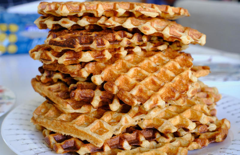 Sourdough waffles Wonderful waffles, Pick the right waffle iron for you, Think about ingredients, Aim for lump-free batter, Whisk, but don’t over-whisk, Make the batter in advance, Get the waffle iron hot, Separate your eggs, Add oil for crispy waffles, Don't just use your iron for waffles, Cornbread waffles, Sourdough waffles, Potato rösti waffles, Falafel waffles, Charcoal waffles, Sweet potato waffles, Avocado, asparagus and rocket waffles, Pizza breakfast waffles, Fried chicken and waffles, Parmesan waffles with jammy eggs and asparagus, Waffle Benedict, Waffle sandwiches, Avocado and smoked salmon waffles, Scandi-style waffles, Spinach waffles, Berries and maple syrup, Creamy berry and chocolate waffles, Sour cream waffles, Gluten-free waffles, Chocolate waffles, Vegan waffles, Beyond berries..., Bubble waffles, Pecan praline waffles, Waffle cones