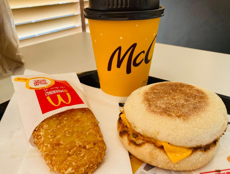 マクドナルドに関する良い口コミ, マクドナルドに関する悪い口コミ, 「てりやきマックバーガー」は甘辛ソースとマヨが絶妙, 「フィレオフィッシュ」はふかふかバンズと白身魚、タルタルソースが美味, 「ビッグマック」はクセになる酸味！, 「ダブルチーズバーガー」はボリューム満点, 「チキンフィレオ」はオーロラソースが◎, 「マックフライポテト」はサイドの定番！, 「チキンマックナゲット」の美味しい食べ方＆お得なソースの頼み方, 期間限定！ お得な「食べくらべポテナゲ大」, 「シャカチキ」は外はカリッと中はしっとり！, サイドメニューで得なのは「サイドサラダ」！, 隠れ人気！ 「ミルク」はやさしい甘さでバーガーやスイーツと相性◎, 「プレミアムローストコーヒー」は100円で本格的な味！, 「ソフトクリーム」は140円で濃厚！, 「ホットアップルパイ」は定番スイーツ, 「朝マック」は200円台から選べておすすめ！, ランチメニュー「ひるまック」は最大120円引！, 「夜マック」はコスパ良し！, マクドナルドのおすすめカスタム・組み合わせは？