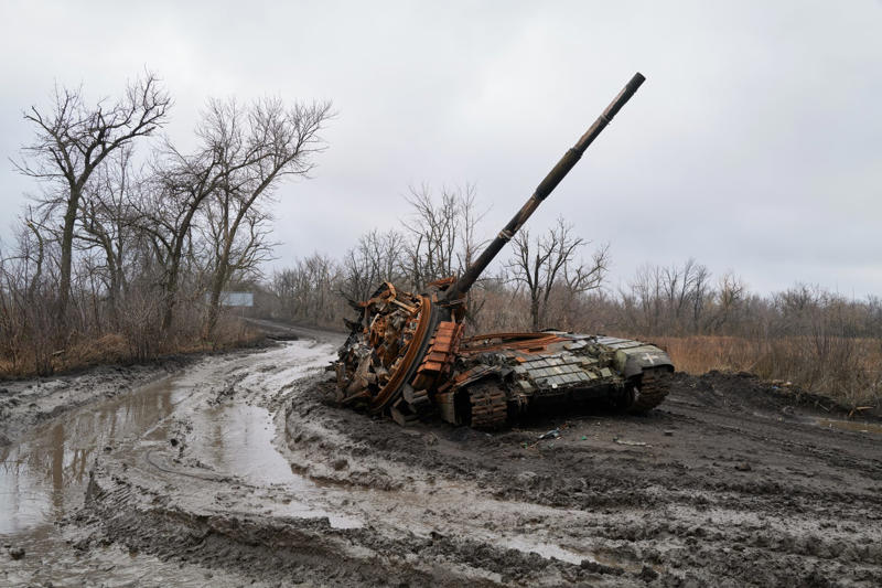 ロシア、空中から対戦車地雷を散布か, 徘徊型ドローンを改造, 対戦車地雷「PTM-3」とは？, 空中から投下可能, ロシア軍の戦術の変化, 市民にも警戒を呼びかける, 他にも地雷搭載の報告が, 攻撃ドローンが地雷を搭載, 民間のインフラにとっても重大な脅威に, 戦争のあり方をさらに攪乱