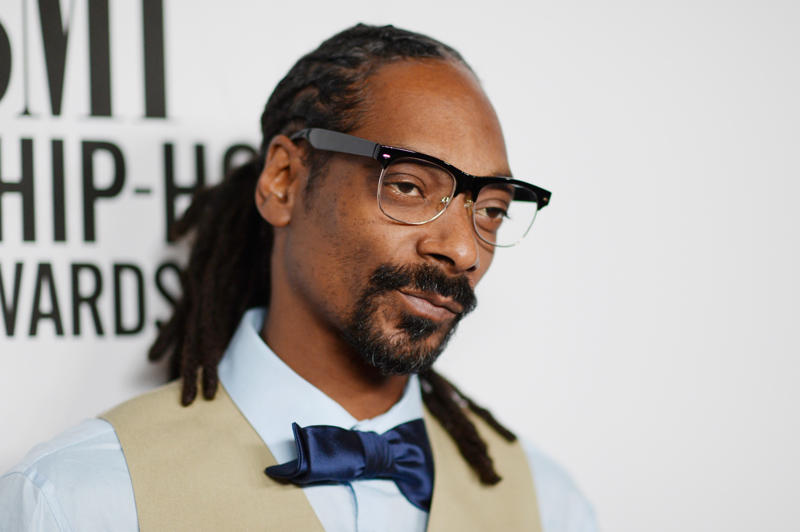 Snoop Dogg Brad Pitt, Justin Bieber, The 1975, Lady Gaga, Joe Biden, Morgan Freeman, and Mark Zuckerberg, Chris Brown, Selena Gomez, The Beatles, Tyler, The Creator, Harrison Ford, Jon Bon Jovi, Alec Baldwin, Miley Cyrus, Katy Perry, Martin Scorsese, Sacha Baron Cohen, Boy George, Martha Stewart, Mike Tyson, Paris Hilton, Russell Brand, Snoop Dogg, Elton John, Lily Allen, Christian Slater, Busta Rhymes