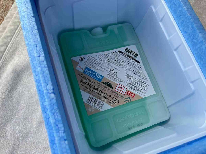 【ダイソーのクーラーボックス】保冷長持ちでおすすめ「日本製発泡クーラーBOXインナー付」, 【ダイソーのクーラーボックス】保冷剤を入れやすい「発泡クーラーBOX（4.8Ｌ、グレーカラー）」, 【100均】ダイソーの「クーラーボックス」は釣りにも使える？, 【100均】セリアにもクーラーボックスは売っている？, 【100均】ダイソーには60サイズのクーラーボックスはある？, 【100均】ダイソーには500円のクーラーバッグもある？