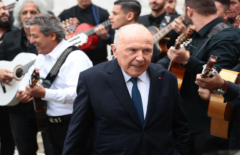 François Pinault: $25.8 billion (£20.2bn) From tough times to super-rich, J.K Rowling: billion (£785m), Guy Laliberté: .2 billion (£942m), Jay-Z: .5 billion (£2bn), Howard Schultz: .9 billion (£2.3bn), Oprah Winfrey: billion (£2.4bn), George Soros: .7 billion (£5.3bn), Steve Bisciotti: .9 billion (£5.4bn), Rocco Commisso: .5 billion (£5.9bn), Ken Langone: .7 billion (£6.8bn), Ralph Lauren: .2 billion (£7.2bn), Roman Abramovich: .7 billion (£7.6bn), Shahid Khan: billion (£9.4bn), Jan Koum: .1 billion (£12.6bn), Harold Hamm: .5 billion (£14.5bn), François Pinault: .8 billion (£20.2bn), Li Ka-Shing: .8 billion (£28.1bn), Jensen Huang: 5.9 billion (£83.1bn), Amancio Ortega: 1.3 billion (£87.3bn)