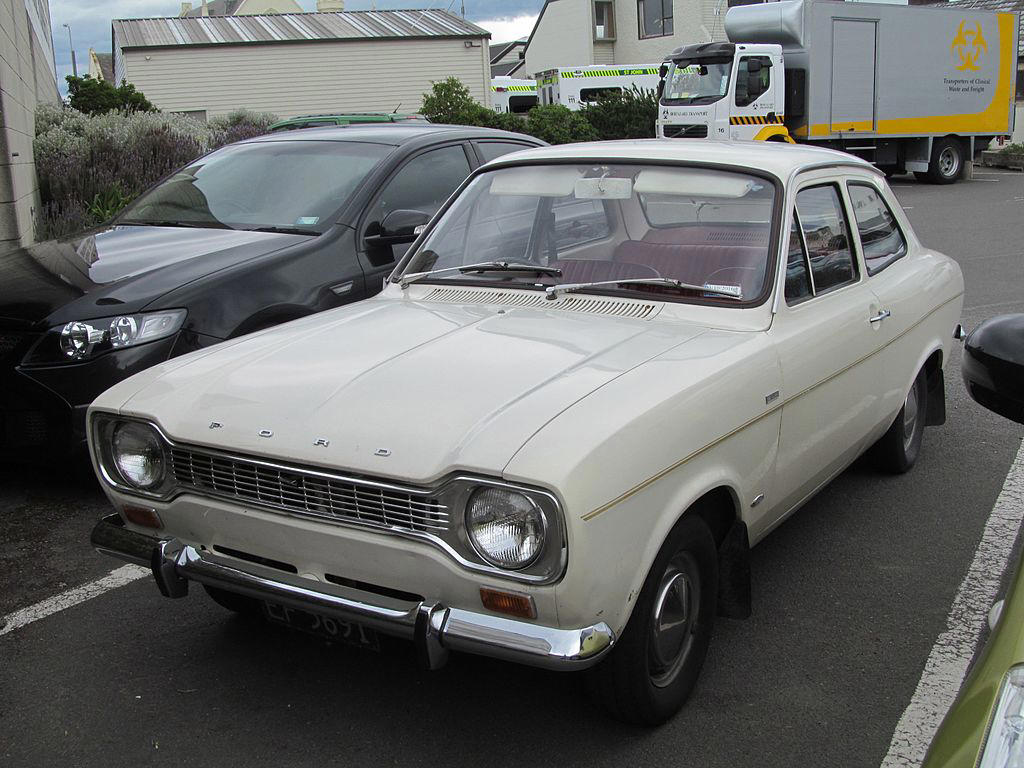 Ford Escort Jaguar E-Type, BMC Mini, Rover P6, Lamborghini Miura, Jaguar MkII, Ford Mustang, Chevrolet Corvette, Renault 4, Aston Martin DB5, Ford Escort, Rolls-Royce Silver Shadow, Mercedes-Benz 600, NSU Ro80, Alfa Romeo Spider, Mercedes-Benz SL, Ford Capri