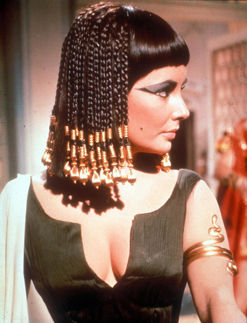 'The Hundred and One Dalmatians', 'Amélie', 'The Fifth Element', 'G.I. Jane.', 'Star Wars: Episode IV - A New Hope', 'A View to Kill', 'The Addams Family', 'Cleopatra', 'Almost Famous', 'Pulp Fiction', 'S u i c i d eS q u a d', 'Clueless', 'Blade Runner', 'My Fair Lady', 'The Wizard Of Oz', 'Rosemary's Baby', 'The Breakfast Club'