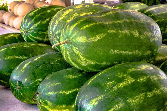 How To Choose a Perfect Watermelon, What About Thumping?, Other Things To Look For, Buy Watermelon In Season