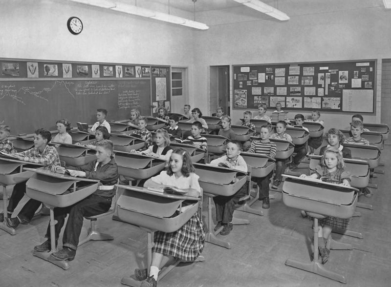 Full House, Laundry Day, A Day at the Races, Snazzy Desk Design, A Hole in the Plan, Playground Fun, Birth of Suburbia, What Screen?, The More Things Change..., Library Class, Teach Them Young, Shopping: A Family Affair, Social Media, What ATM?, Pre-Dance Moms, Make Your Voice Heard