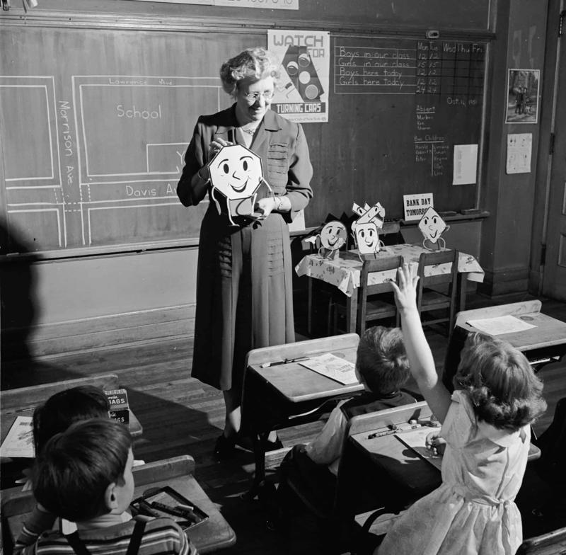 Full House, Laundry Day, A Day at the Races, Snazzy Desk Design, A Hole in the Plan, Playground Fun, Birth of Suburbia, What Screen?, The More Things Change..., Library Class, Teach Them Young, Shopping: A Family Affair, Social Media, What ATM?, Pre-Dance Moms, Make Your Voice Heard