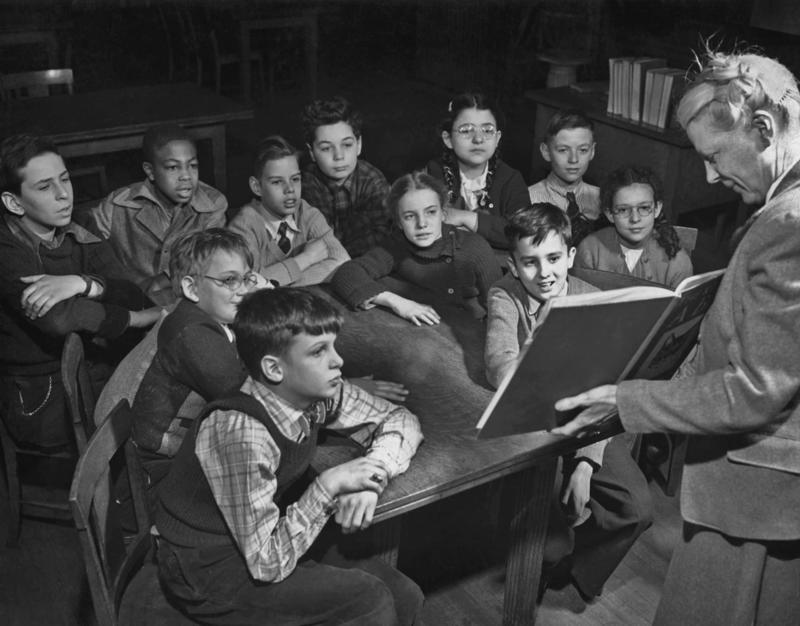 Full House, Laundry Day, A Day at the Races, Snazzy Desk Design, A Hole in the Plan, Playground Fun, Birth of Suburbia, What Screen?, The More Things Change..., Library Class, Teach Them Young, Shopping: A Family Affair, Social Media, What ATM?, Pre-Dance Moms, Make Your Voice Heard