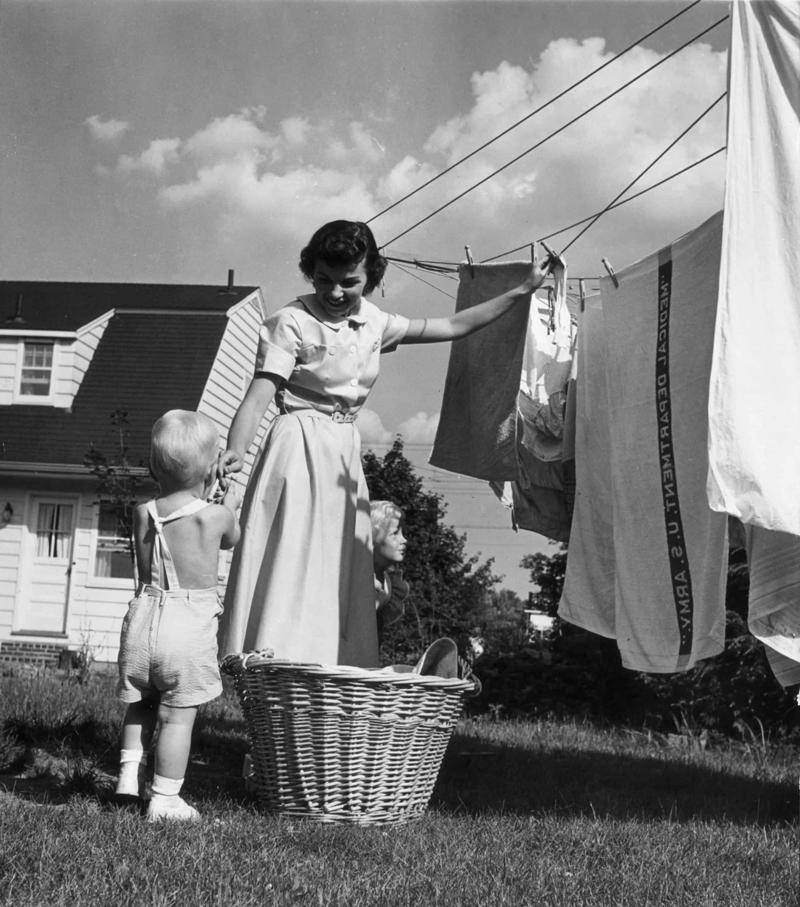 Full House, Laundry Day, A Day at the Races, Snazzy Desk Design, A Hole in the Plan, Playground Fun, Birth of Suburbia, What Screen?, The More Things Change..., Library Class, Teach Them Young, Shopping: A Family Affair, Social Media, What ATM?, Pre-Dance Moms, Make Your Voice Heard