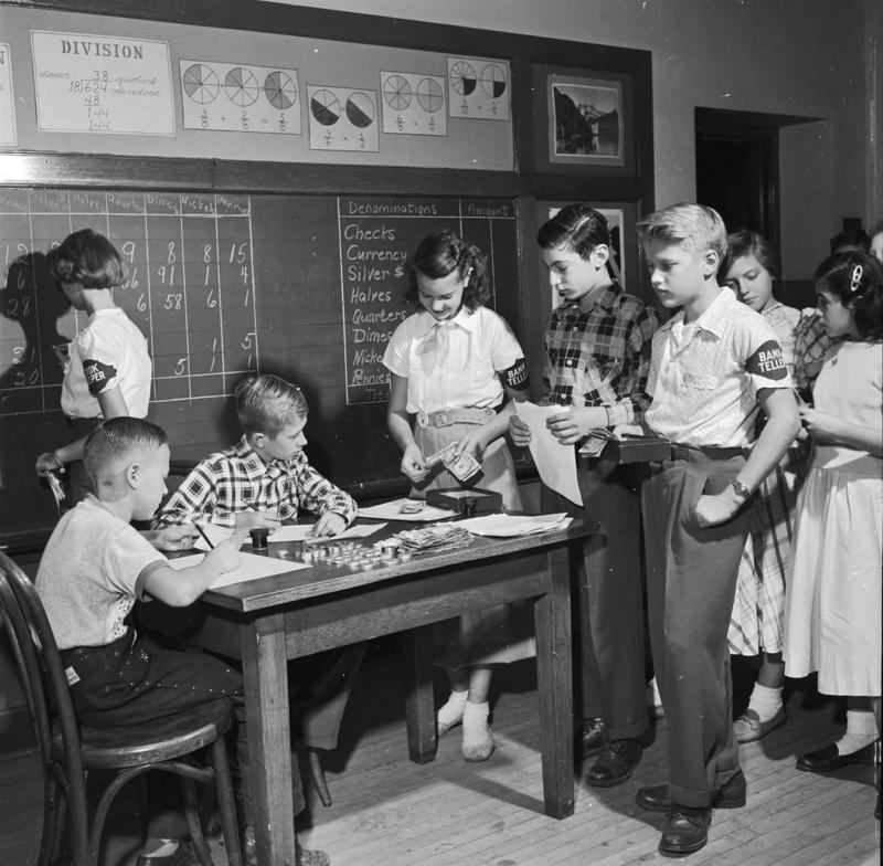 Full House, Laundry Day, A Day at the Races, Snazzy Desk Design, A Hole in the Plan, Playground Fun, Birth of Suburbia, What Screen?, The More Things Change..., Library Class, Teach Them Young, Shopping: A Family Affair, Social Media, What ATM?, Pre-Dance Moms, Make Your Voice Heard