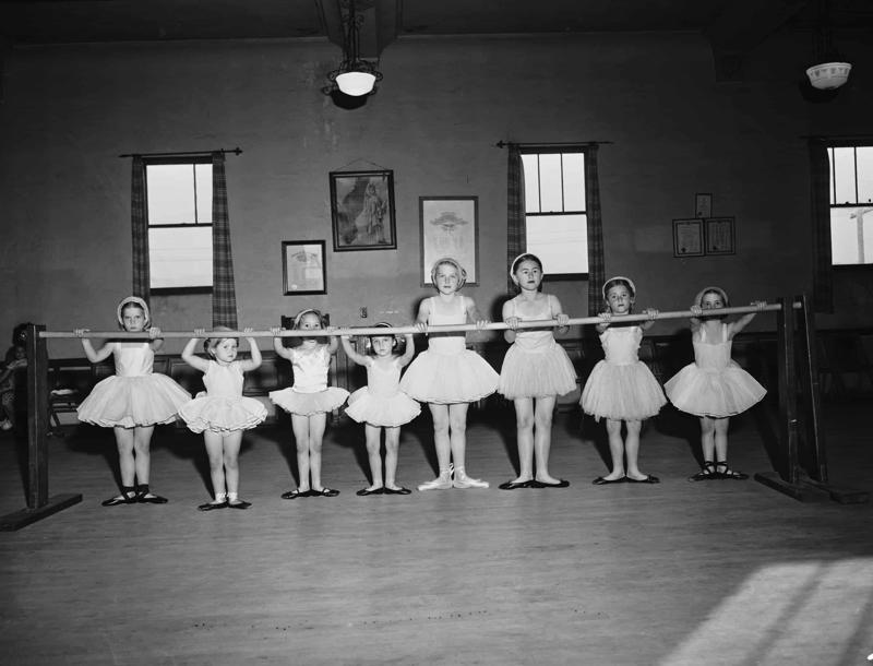 Full House, Laundry Day, A Day at the Races, Snazzy Desk Design, A Hole in the Plan, Playground Fun, Birth of Suburbia, What Screen?, The More Things Change..., Library Class, Teach Them Young, Shopping: A Family Affair, Social Media, What ATM?, Pre-Dance Moms, Make Your Voice Heard