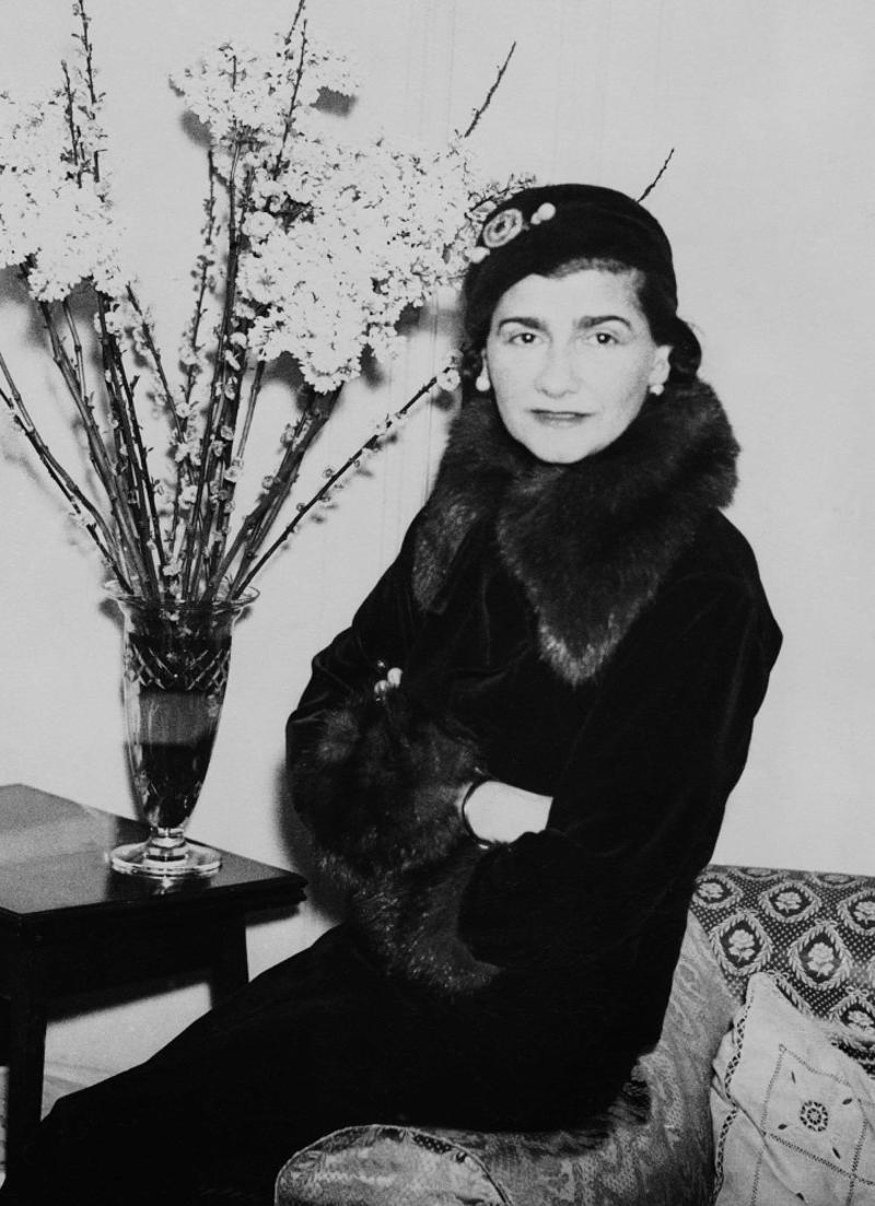 Coco Chanel's influence, Lauren Bacall, Joan Crawford, Marilyn Monroe, Audrey Hepburn, Catherine Deneuve, Diana, Princess of Wales, Elizabeth Hurley, Reese Witherspoon, Victoria Beckham, Kate Moss, Gwyneth Paltrow, Nicole Kidman and Catherine Zeta-Jones, Angelina Jolie, Naomi Campbell, Jennifer Aniston, Kylie Minogue, Sarah Jessica Parker, Jennifer Lawrence, Halle Berry, Cara Delevingne, Kim Kardashian, Charlize Theron, Kendall Jenner, Bella Hadid