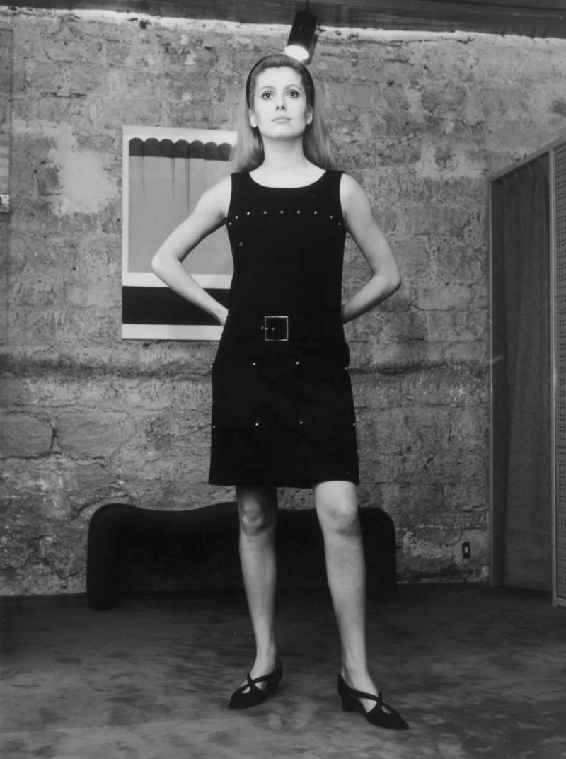 Coco Chanel's influence, Lauren Bacall, Joan Crawford, Marilyn Monroe, Audrey Hepburn, Catherine Deneuve, Diana, Princess of Wales, Elizabeth Hurley, Reese Witherspoon, Victoria Beckham, Kate Moss, Gwyneth Paltrow, Nicole Kidman and Catherine Zeta-Jones, Angelina Jolie, Naomi Campbell, Jennifer Aniston, Kylie Minogue, Sarah Jessica Parker, Jennifer Lawrence, Halle Berry, Cara Delevingne, Kim Kardashian, Charlize Theron, Kendall Jenner, Bella Hadid