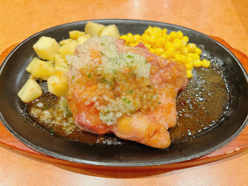 【焼きたてパン】, 【前菜・おつまみ】, 【ドリア＆グラタン】, 【チキン・ラム】, 1.ごはんやパスタなど炭水化物系は控える, 2.お肉はチキンやラムを選ぶ, 3.サラダのドレッシングを少なめにする, 1.「小エビのサラダ」＋「ラムと野菜のグリル」＝563kcal, 2.「柔らか青豆の温サラダ」＋「若鶏のディアボラ風」＝872kcal, 3.「ほうれん草のソテー」＋「ペンネアラビアータ」＝675kcal, 4.「小エビのサラダ」＋「アロスティチーニ」＋「コーヒーゼリー＆イタリアンジェラート」＝581kcal, 5.「グリーンサラダ」＋「辛味チキン」＝461kcal, サイゼリヤのワインのカロリーは？, サイゼリヤのカロリー表示がなくなったのは本当？, サイゼリヤのメニューの塩分表示はどこにあるの？