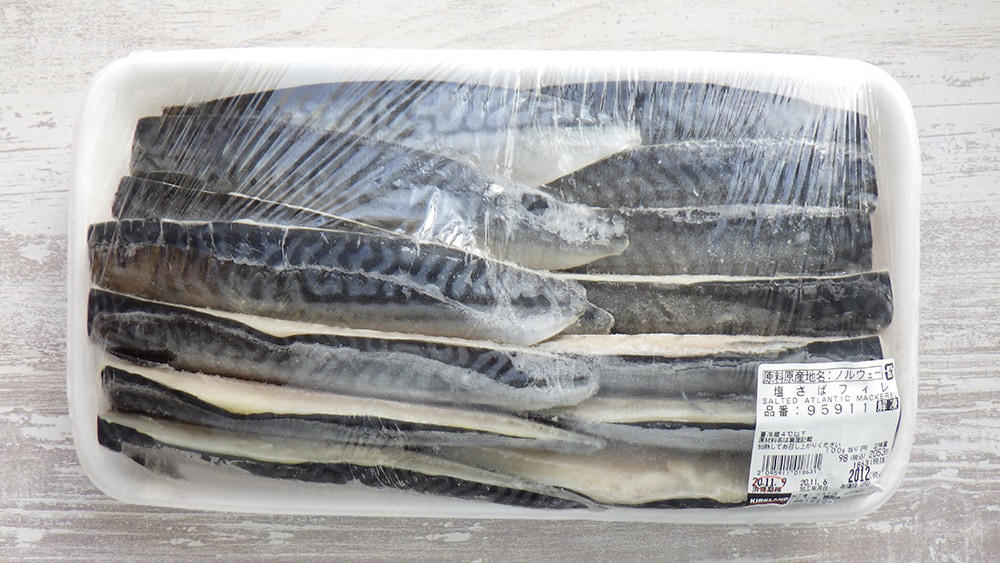 原材料はさばと食塩のみ, 内容量は何枚？ サイズ感は？, ラップ&amp;ジッパー付き袋に入れて冷凍, お弁当用にカット&amp;焼いて冷凍もあり, さばサンドウィッチ, コストコの塩さばフィレは骨抜き処理されている？, コストコでは冷凍されている状態の塩さばフィレも取り扱ってる？