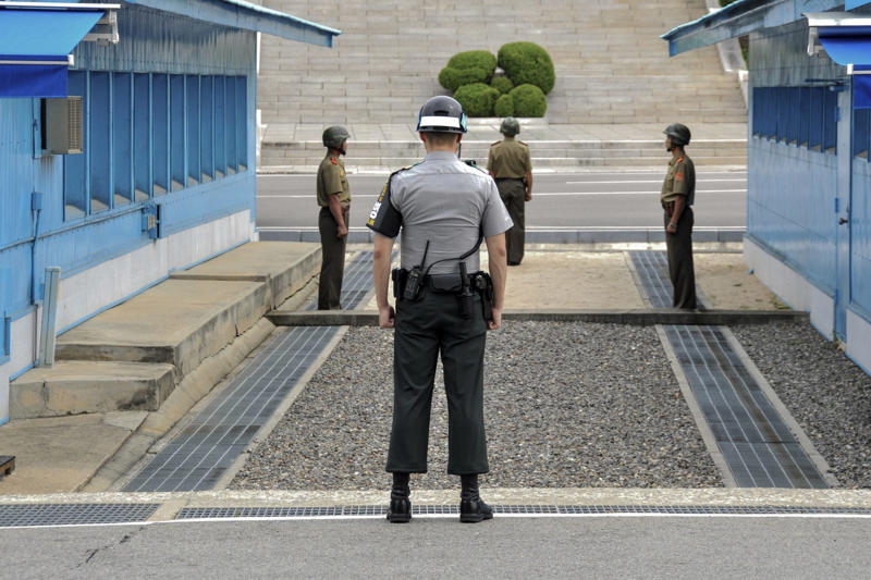 Rebuking the olive branch, 'Blind trust', Thanks, but no thanks, The enemy, You can't turn back the clock of history, New government, new hope, Descalation at the DMZ, Breaking with the past, Despite everything, 'Wall of mistrust'