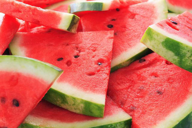 How To Choose a Perfect Watermelon, What About Thumping?, Other Things To Look For, Buy Watermelon In Season