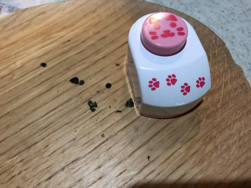 【ダイソーの海苔パンチ】定番のスマイルが可愛い「のり用パンチ　フレンド」, 【ダイソーの海苔パンチ】パンダや猫の顔を作れる「のり用パンチ　アニマル」, 【ダイソーの海苔パンチ】のりを噛みやすくしてくれる「くるっとポン くるくる海苔パンチ」, 【ダイソーの海苔パンチ】アンパンマンのキャラ弁作りにおすすめ「のり用パンチ なかよし」, 【100均】ダイソーの海苔パンチの売り場はどこ？ 売り切れ？, 【100均ダイソーと比較】セリアにも海苔パンチは売っている？, 【100均ダイソーと比較】キャンドゥでも海苔パンチは売ってる？, 【100均】ダイソーにはディズニーキャラやミッキーの海苔パンチの種類もある？, 【100均】ダイソーの海苔パンチが使えないときはどうする？, ダイソーにはすみっコぐらしの海苔パンチもある？, 【100均】キャラ弁グッズはどこに売ってる？ どこで買える？, 【100均】キャラ弁グッズはセリアに売ってる？, 【100均】ダイソーのキャラ弁グッズにはサンリオもある？ 型抜きは？, キャラ弁グッズは西松屋にも売ってる？