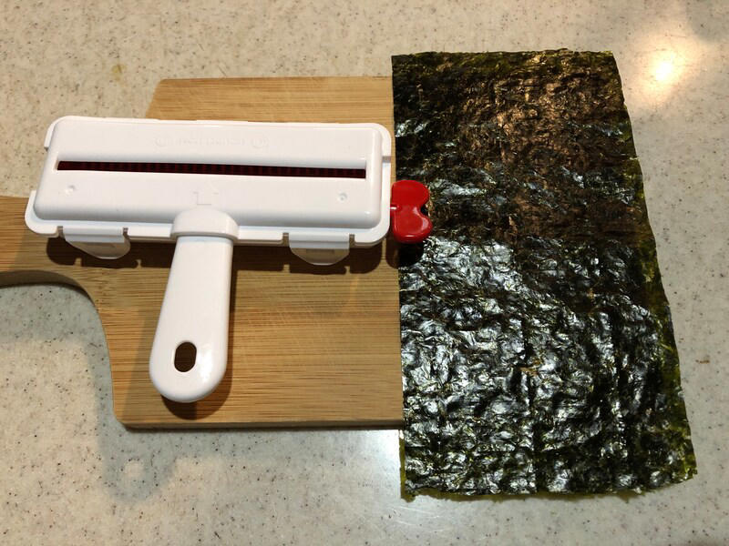 【ダイソーの海苔パンチ】定番のスマイルが可愛い「のり用パンチ　フレンド」, 【ダイソーの海苔パンチ】パンダや猫の顔を作れる「のり用パンチ　アニマル」, 【ダイソーの海苔パンチ】のりを噛みやすくしてくれる「くるっとポン くるくる海苔パンチ」, 【ダイソーの海苔パンチ】アンパンマンのキャラ弁作りにおすすめ「のり用パンチ なかよし」, 【100均】ダイソーの海苔パンチの売り場はどこ？ 売り切れ？, 【100均ダイソーと比較】セリアにも海苔パンチは売っている？, 【100均ダイソーと比較】キャンドゥでも海苔パンチは売ってる？, 【100均】ダイソーにはディズニーキャラやミッキーの海苔パンチの種類もある？, 【100均】ダイソーの海苔パンチが使えないときはどうする？, ダイソーにはすみっコぐらしの海苔パンチもある？, 【100均】キャラ弁グッズはどこに売ってる？ どこで買える？, 【100均】キャラ弁グッズはセリアに売ってる？, 【100均】ダイソーのキャラ弁グッズにはサンリオもある？ 型抜きは？, キャラ弁グッズは西松屋にも売ってる？