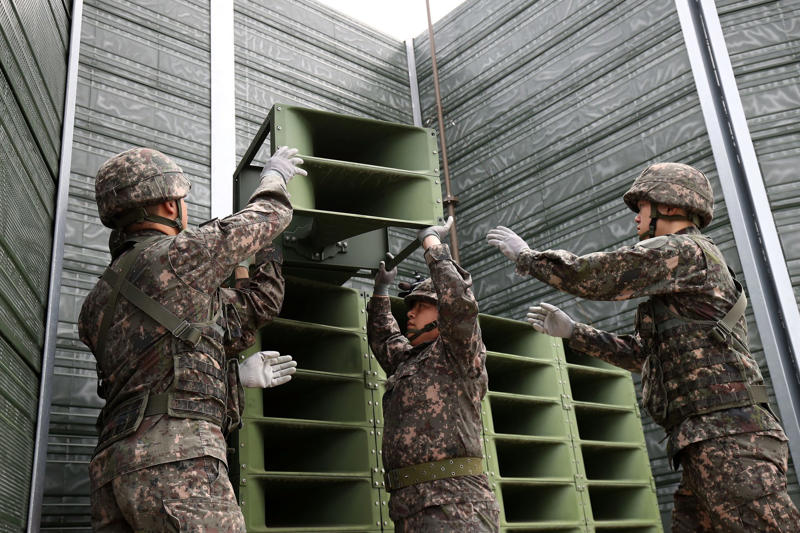 I can't hear you! An uneasy peace, Rebuking an olive branch of peace, 'Blind trust', Thanks, but no thanks, The enemy, You can't turn back the clock of history, New government, new hope, Descalation at the DMZ, Breaking with the past, Despite everything