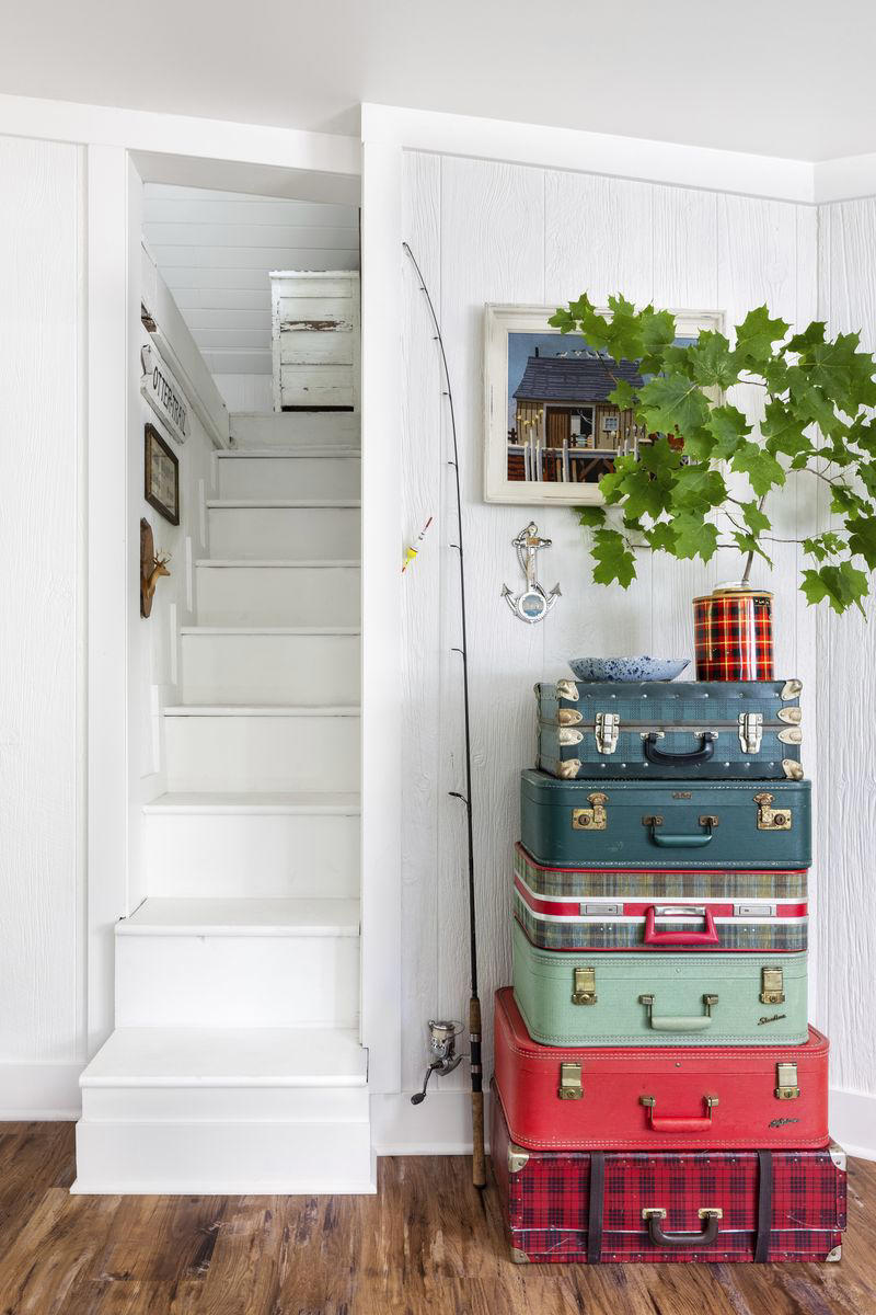 ADIRONDACK FRAMES, VINTAGE LUGGAGE, CRAFT STICK LAMPS, TWIN BEDS (OF COURSE), LEAF MOTIFS, TWO-SEATER TABLES, BANDANA BUNTING, CRISP GREEN PAINT, CANOE PADDLES , PICTURES &amp; POSTCARDS